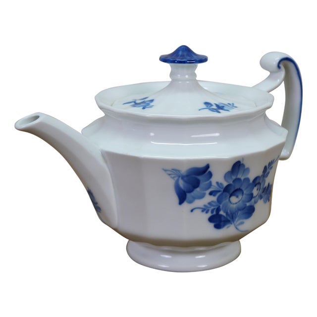 Mid 20th Century Denmark Royal Copenhagen 8503 Blue Flower Teapot Tea Coffee Pot Pitcher 9" For Sale