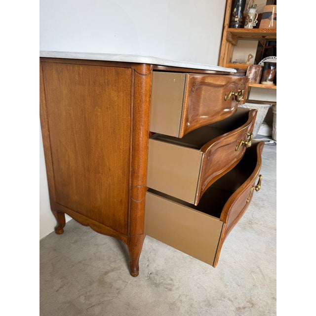 1960s Vintage French Provincial Louis XV Style Walnut & White Marble Top Three-Drawer Commode For Sale - Image 14 of 16
