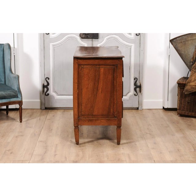 Italian 1820s Serpentine Front Walnut Commode with Three Drawers For Sale - Image 9 of 12