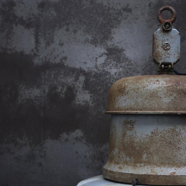 Vintage Industrial Light Gray Enamel and Cast Iron Train Station Pendant Light from Pötter & Schütze GMBH For Sale - Image 4 of 6