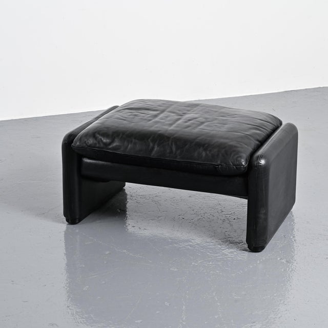 Maralunga Ottomans by Vico Magistretti for Cassina, Italy, 1973, Set of 2 For Sale - Image 6 of 11