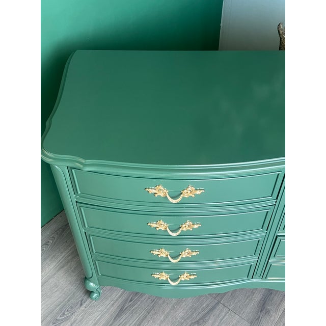 1970’s French Provincial Green Lacquered Dresser of Nine Drawers For Sale - Image 10 of 14
