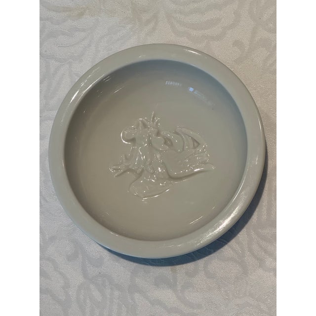This Mid-Century Modern monochromatic candy bowl, is made of thick china and is heavy for its size. Its monochromatic...