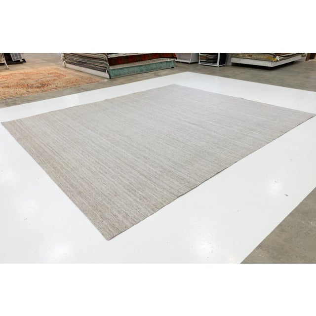 2020s 12 X 14 Modern Designed Kilim Flatweave Wool Rug in Natural Linen Color For Sale - Image 5 of 9