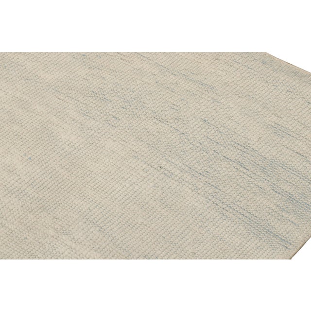 Rug & Kilim’s Contemporary Solid Rug in Beige and Blue For Sale In New York - Image 6 of 7