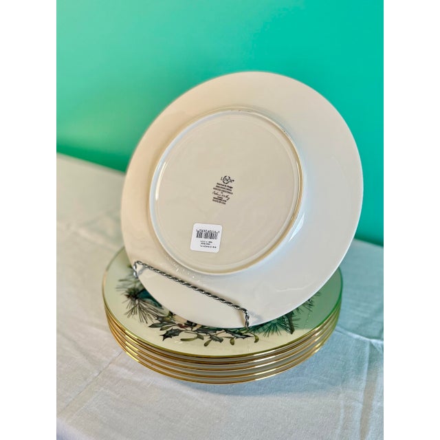 Lenox Set of 6 Lenox “Winter Greetings” Dinner Plates With 24k Gold Trim — Late 20th Century For Sale - Image 4 of 4