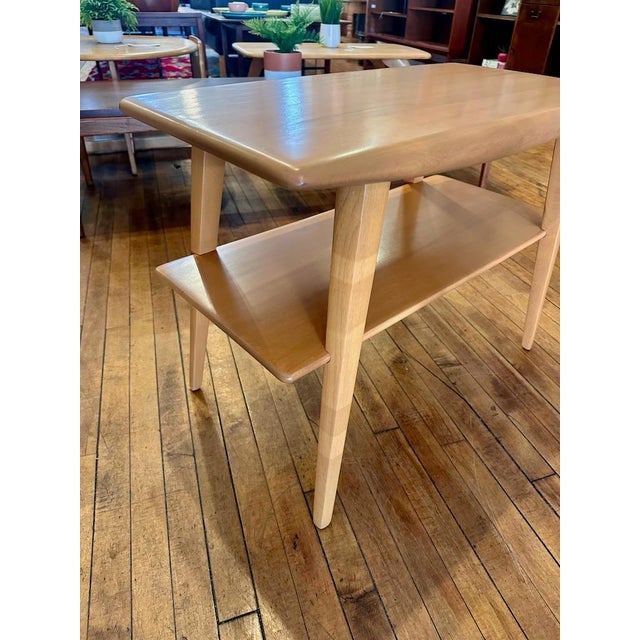 Heywood-Wakefield Pair of Restored Heywood Wakefield End Tables - Champagne For Sale - Image 4 of 9