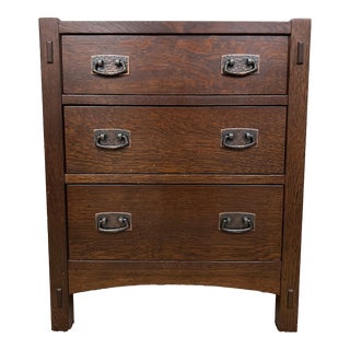 1990s Stickley Mission Three Drawer Night Stand 89-613 For Sale