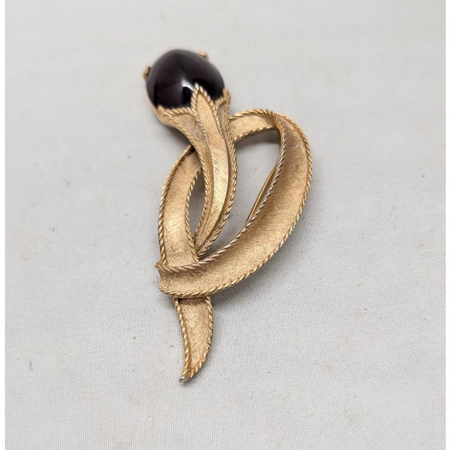 Mid-Century Modern Vintage 1960s Signed Crown Trifari Goldtone Cabochon Faux-Amethyst Brooch For Sale - Image 3 of 6