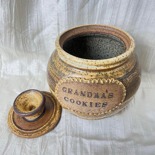 Vintage McCoy Stoneware “Grandma’s Cookies” Jar – Rustic Studio Pottery Kitchen Canister, Farmhouse Decor, Earth Tone Glaze For Sale In Portland, OR - Image 6 of 12