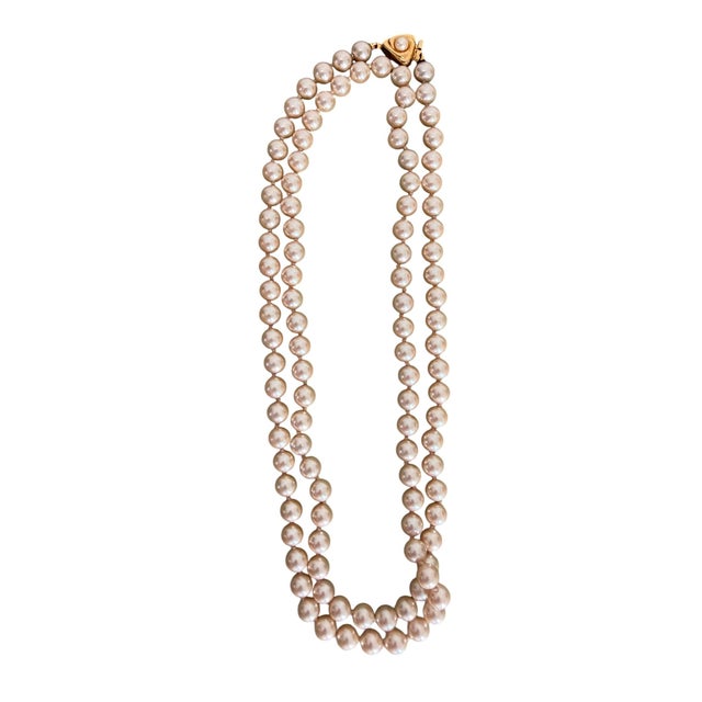 Vintage Pearl Necklace With Gold Tone Clasp For Sale - Image 4 of 4