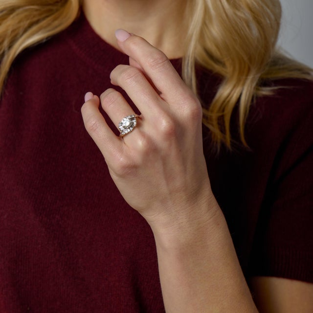 1950s 1950s Mid Century Gia 1.63 Carat Diamond Platinum Ring, Size 8 For Sale - Image 5 of 6