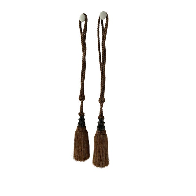 This elegant and regal pair of curtain fasteners is made of silky rope and a lush horse-tail-like tassel. This will...