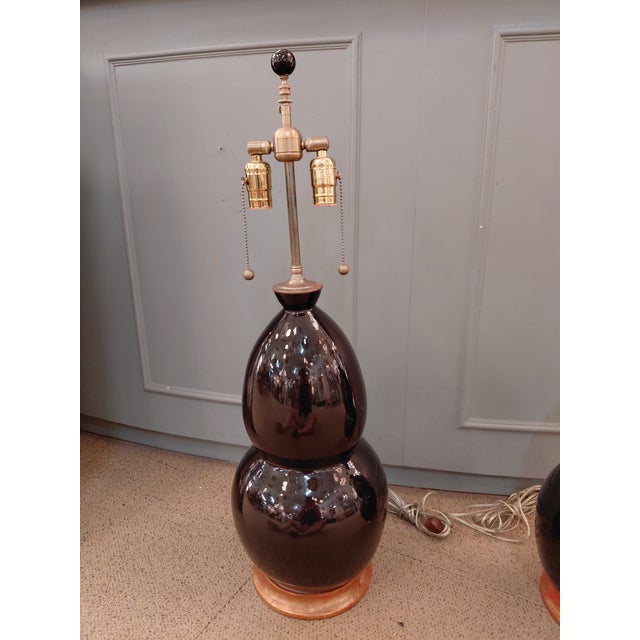 Christopher Spitzmiller, Inc Rare Early Signed Christopher Spitzmiller Double Gourd Ceramic Table Lamps, Dated 2004 – Pair For Sale - Image 4 of 7