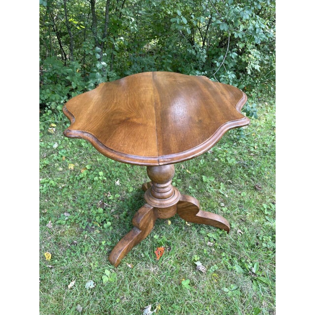 French 19th Century French Scalloped Edge Tilt Top Table in Walnut For Sale - Image 3 of 10