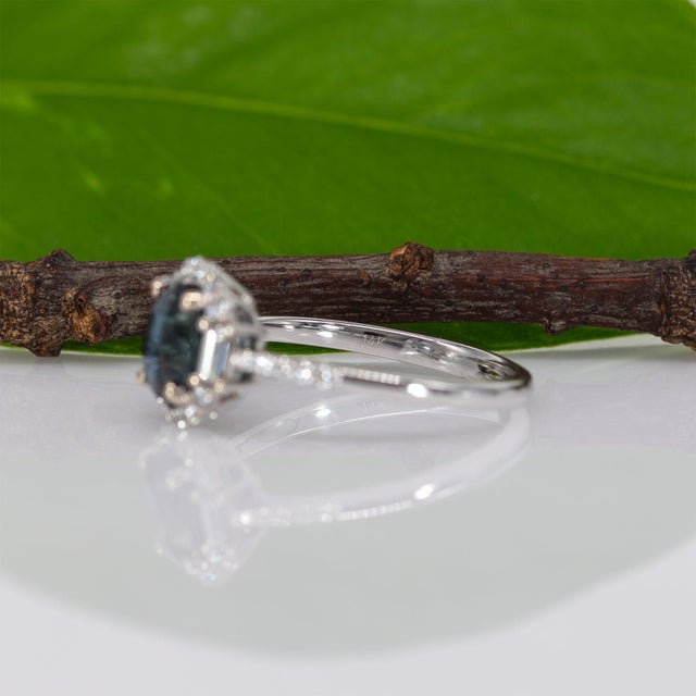 1.7Ct Teal Sapphire Ring With a Diamond Halo: Solid 14k Gold, Size 6.75 For Sale - Image 10 of 10