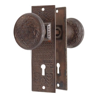 1880s Vernacular Trenton Cast Iron Passage Door Knob Set For Sale