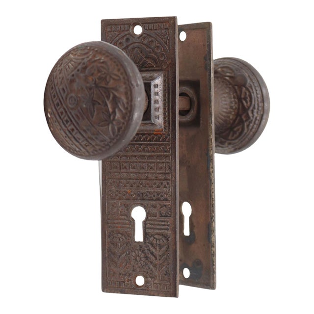 1880s Vernacular Trenton Cast Iron Passage Door Knob Set For Sale