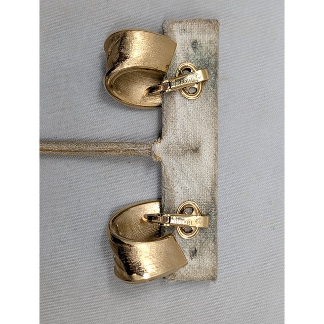 Metal Vintage 1962 Signed Trifari Ad Piece Rhodium Plated "Woven" Ribbon Clip Earrings-2 Pieces For Sale - Image 7 of 9