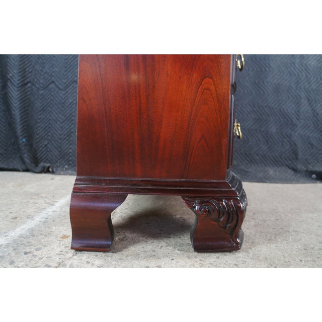 Thomasville 18th Century Flame Mahogany Bow Front Bedside Chests Nightstands, A Pair For Sale - Image 10 of 13