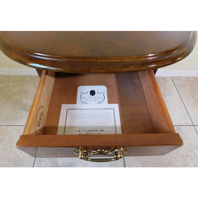 Queen Anne Stickley Furniture Oval Solid Wood Side/End Accent Table W/ Drawer For Sale - Image 3 of 11
