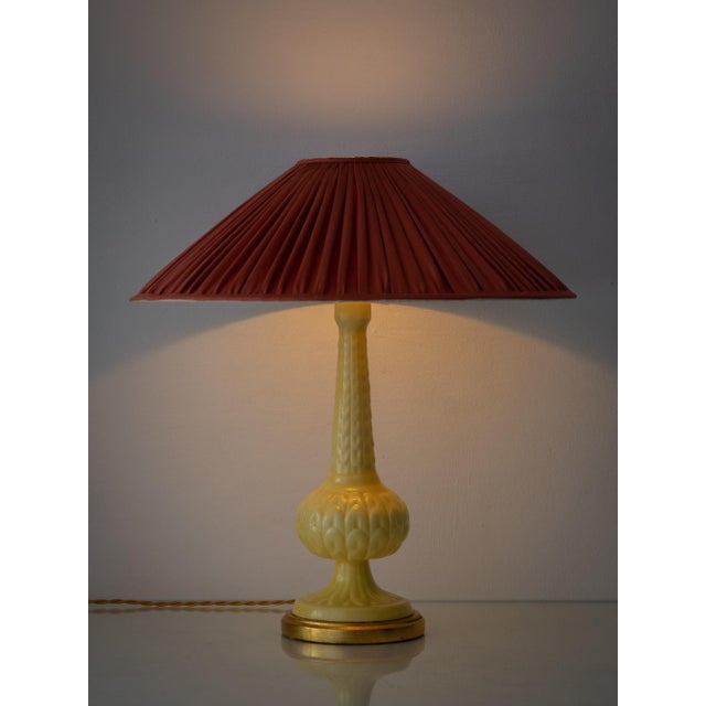 Mid-Century Modern Butter Yellow Ceramic Table Lamp with Pink Silk Pleated Shade from Casa Pupo, Spain, 1960s For Sale - Image 3 of 15