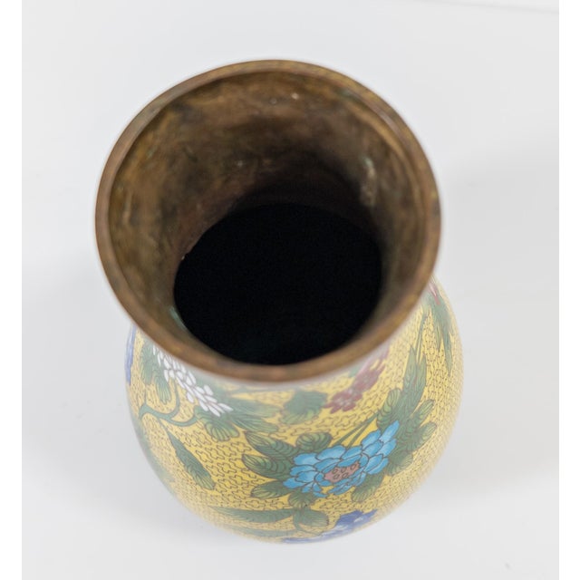 Early 20th Century 20th Century Chinese Yellow Cloisonne Enamel Vase With Floral Motif For Sale - Image 5 of 11