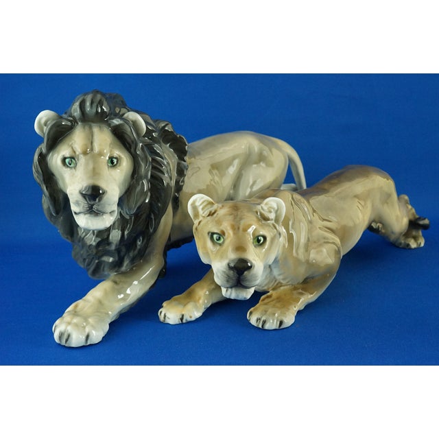 Ceramic Lion and Lioness Sculptures by Ernst Wahliss for Goldscheider, Austria, Early 20th Century, Set of 2 For Sale - Image 3 of 18
