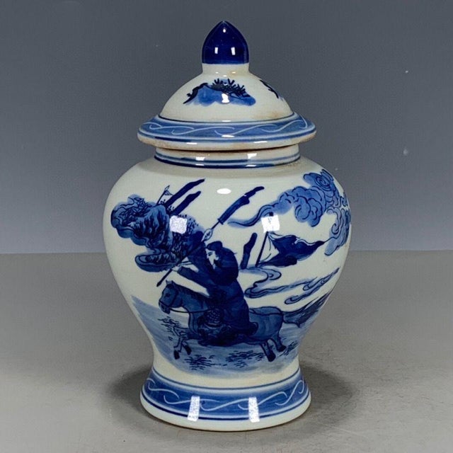 Chinese Blue & White Porcelain Covered Jar With Figural Warrior Scene For Sale In Los Angeles - Image 6 of 9