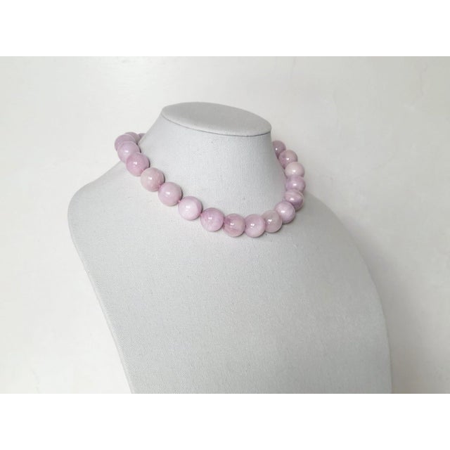 Natural Pink Kunzite Beaded Necklace With Kunzite Cabochon Clasp For Sale In Cleveland - Image 6 of 10