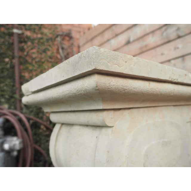 Stone Pair of 19th Century French Balcony Corbels in Carved Pierre De Villebois Stone For Sale - Image 7 of 13