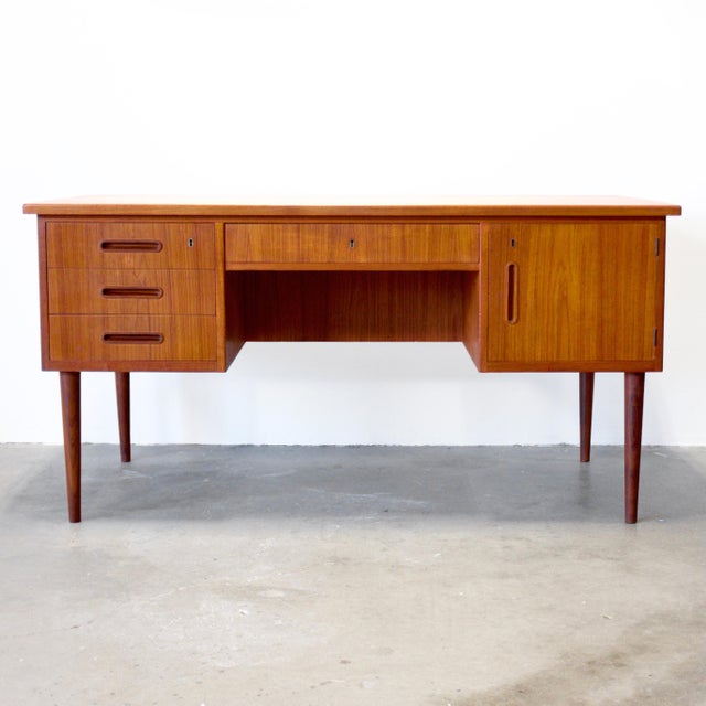 1960s Danish Teak Desk With Curved Sides & Rear Storage For Sale - Image 4 of 18