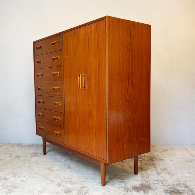Danish Modern Teak Gentleman's Dresser Cabinet, 1960s For Sale - Image 4 of 15