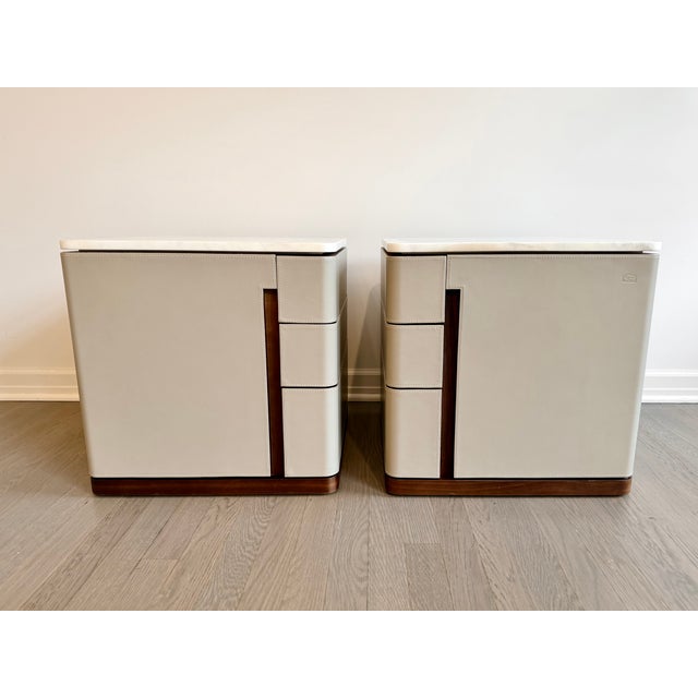 Pair of Poltrona Frau Fidelio Notte Nightstands in Leather and Marble For Sale In New York - Image 6 of 11