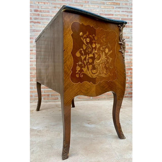 French Louis XV Style Bombé Satinwood Marquetry and Ormolu Mounted Commode, 1940 For Sale - Image 13 of 18
