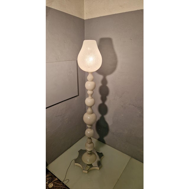 Mid-Century Modern Floor Lamp in Pulegoso Wood and Glass with Mirrored Base from Barovier & Toso, 1940s For Sale - Image 3 of 12