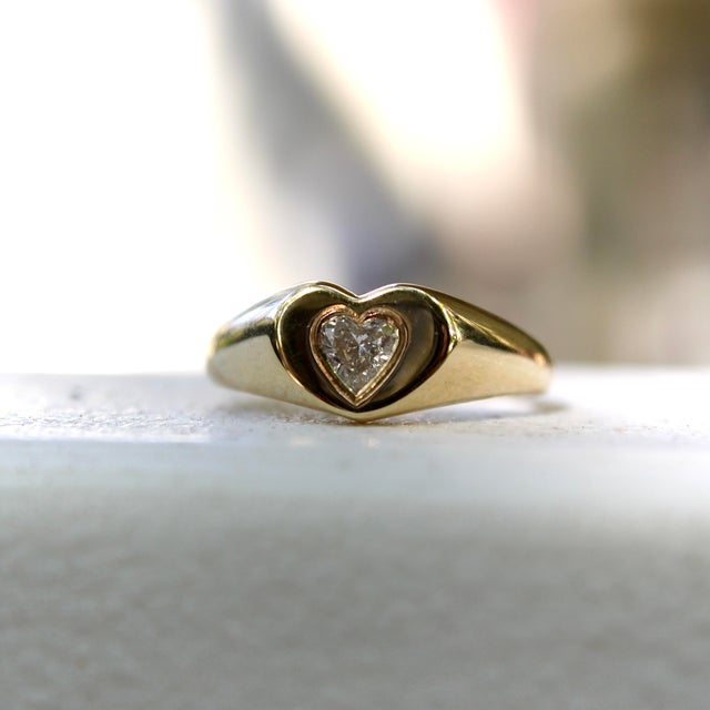 1990s 14k Gold Heart Signet Ring With Heart-Shaped Diamond, Size 6.5 For Sale - Image 11 of 11