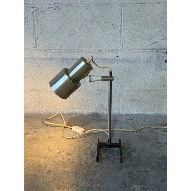 Gray 1970s Mid-Century Modern Brushed Aluminum Spot Desk Lamp With H-Base Adjustable Shade For Sale - Image 8 of 9