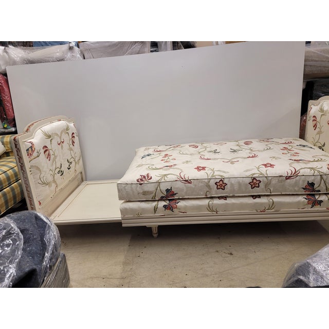French Late 20th Century Custom Louis XV Fully Upholstered Extendable Daybed by Stark For Sale - Image 3 of 8