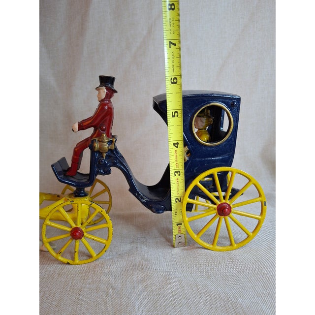Antique Cast Iron Kenton Cabriolet Hansom Cab Carriage Toy - Original Figures For Sale - Image 4 of 18
