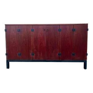 Mid Century Sideboard Credenza by Milo Baughman for Directional. Circa 1960s