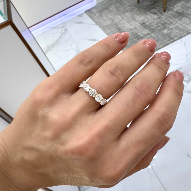 Gender: Ladies Metal Type: 14K Rose Gold Ring Size: 6 Width: 2.75 mm Weight: 3.04 grams One ladies 14K rose gold five-...