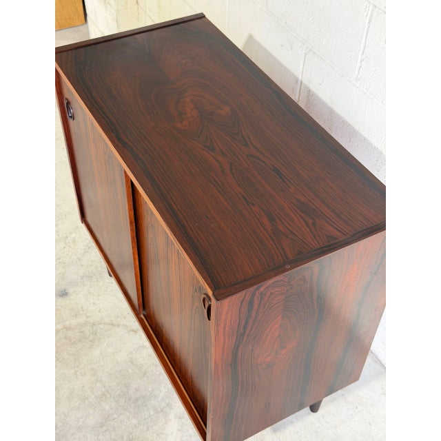 Wood Vintage Danish Mid Century Rosewood Cabinet Credenza on Tapered Legs For Sale - Image 7 of 10