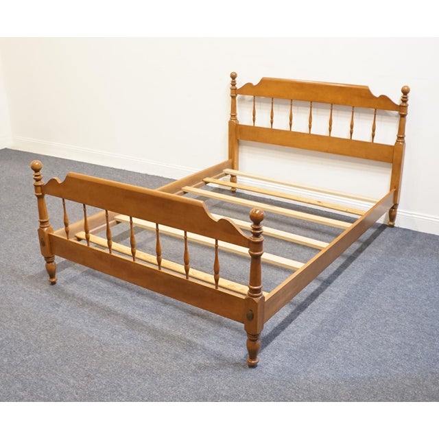 American Ethan Allen Heirloom Nutmeg Maple Colonial Early American Full Size Spindle Bed 10-5611 For Sale - Image 3 of 11