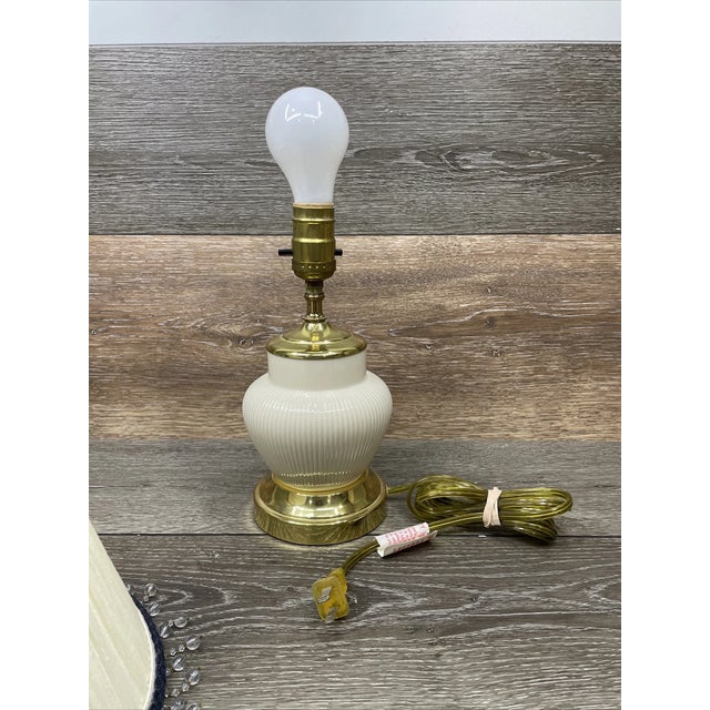 Vintage Mid-Century Modern Porcelain & Brass Table Lamp For Sale - Image 4 of 6