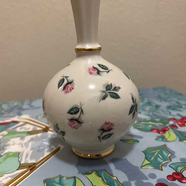 1960s Vintage Elynor China Bud Vase - Pink Rosebud Pattern With 22k Gold Trim For Sale - Image 5 of 8