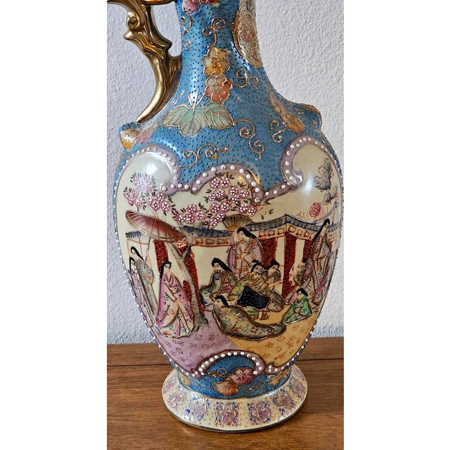 Vintage Satsuma Vase Pitcher With Gold Handle – 20th Century Chinoiserie, Hand-Painted For Sale - Image 15 of 17