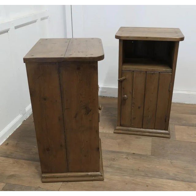 Rustic Rustic Pine Bedside Nightstands, 1890s, Set of 2 For Sale - Image 3 of 7