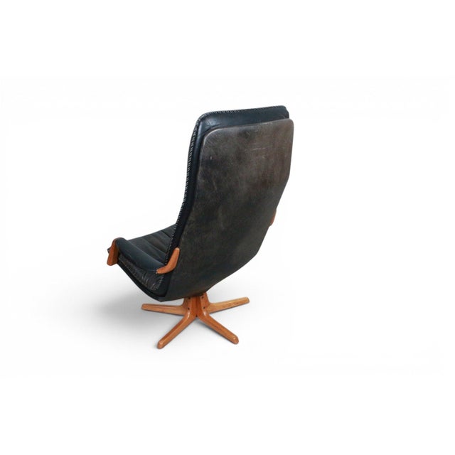 Late 20th Century Arne Wahl Iversen Highback Swivel Chair and Ottoman in Black Leather + Teak For Sale - Image 5 of 8