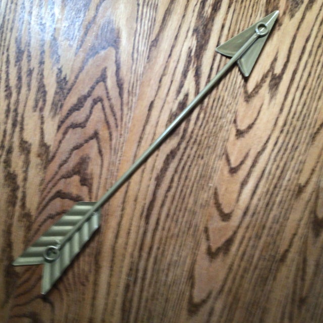 Green Set of 4 Metal Powder Coated Wall Hanging Arrows For Sale - Image 8 of 13